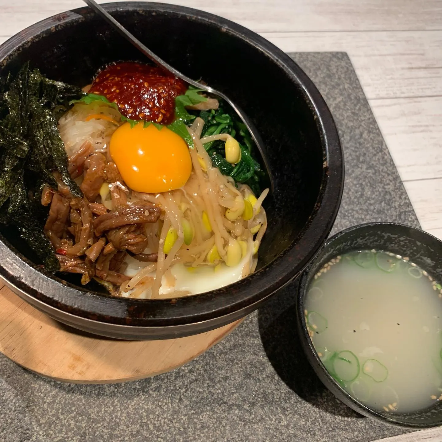 〆の人気メニュー石焼きビビンバ🍳